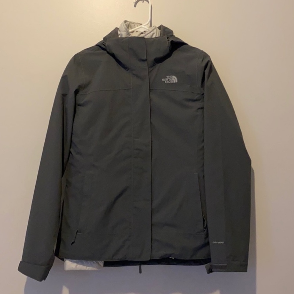 The North Face Triclimate 3-in-1 Jacket. Gray Shell + White Insulated Liner - Picture 2 of 6